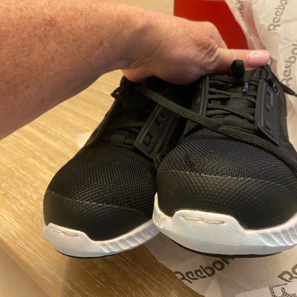 WOMAN’s Size 7 1/2 REEBOK SUBLITE LEGEND WORK SHOES! These look brand NEW! - Picture 8 of 10